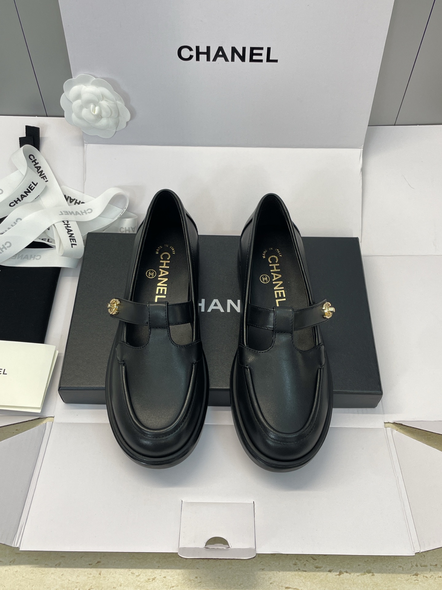 NO:615818,Procurement agent grade CHANEL Chanel 2025 autumn and winter catwalk new thick-soled loafers women's shoes with small fragrant letter logo hardware buckle round toe low-heeled women's shoes Material upper imported calfskin + mixed sheepskin lining + original molded hardware buckle + Italian thickened genuine leather outsole Size35～40 (40 customized non-returnable), single shoes, chanel, chanel, loafers, cowhide, sheepskin, Leather  soles19860909莞产 代购级 CHANEL 香奈儿 2025秋冬走秀新款厚底乐福女鞋 小香字母logo五金扣圆头低跟女单鞋 材质鞋面进口小牛皮+混种羊皮内里+原版开模五金扣+意大利加厚真皮大底 Size35～40(40定制不退换）,单鞋,chanel,chanel,loafers,cowhide,sheepskin,Leather soles,Women's Shoes