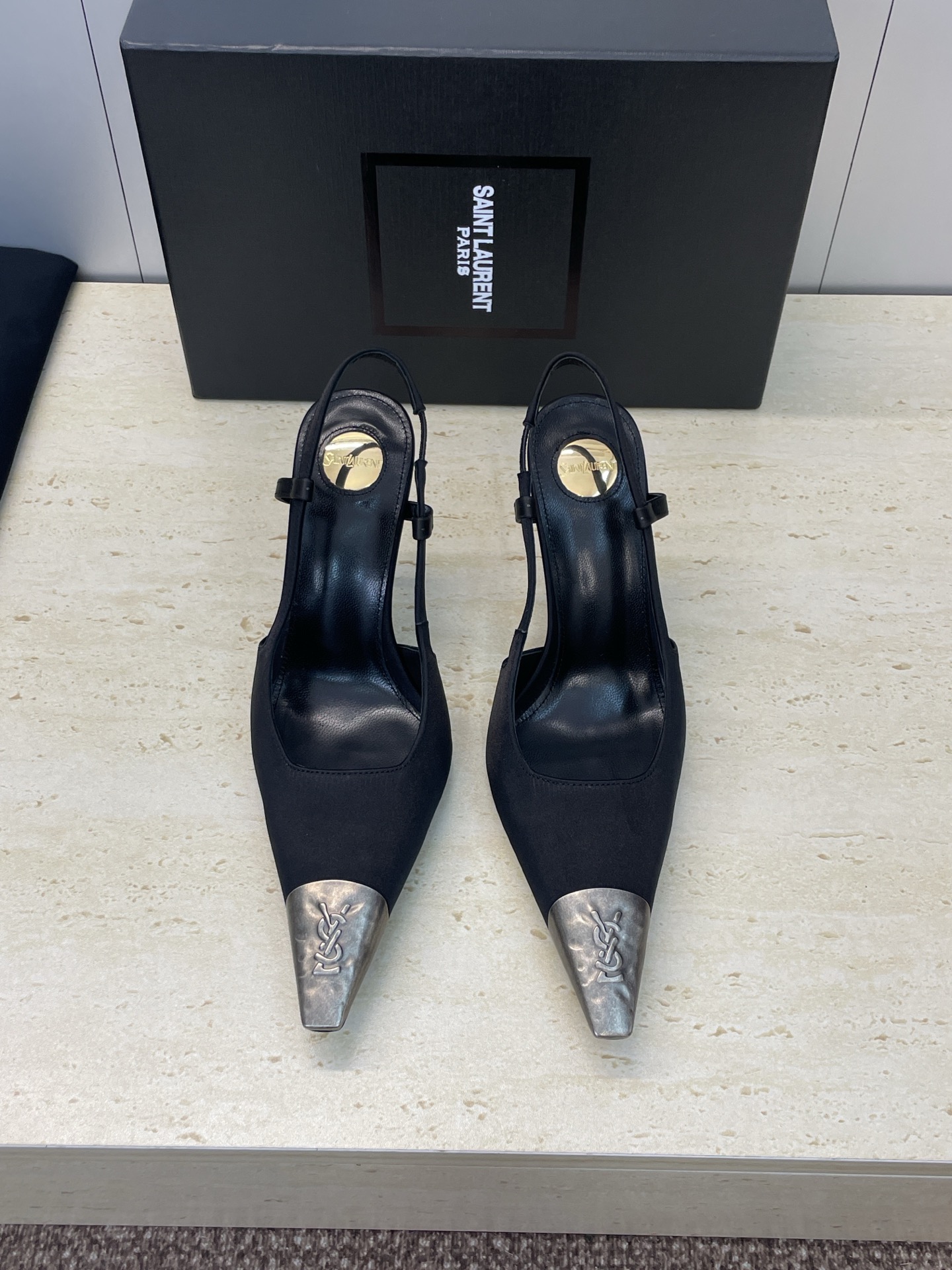 NO:615814,SAINT LAURENT PARIS Saint Laurent 2025 early autumn new high-heeled square-toed women's shoes YSL letter logo hardware buckle star's same iron-toe jelly color back empty sandals Material: upper imported mixed sheepskin/imported open edge beaded cowhide/imported silk fabric + water-dyed sheepskin lining + Italian genuine leather outsole Heel height: 9CM Size: 35-42 (40.41.42 custom-made and non-refundable), high-heeled sandals, saint  laurent,saint laurent,saint laurent,sandals,high heels,cowhide,sheepskin,real silk,Leather soles19860909SAINT LAURENT PARIS 圣罗兰2025早秋新款高跟方头女鞋 YSL字母logo五金扣明星同款铁头果冻色后空凉鞋 材质:鞋面进口混种羊皮/进口开边珠牛皮/进口真丝面料+水染羊皮内里+意大利真皮大底 跟高:9CM Size:35-42(40.41.42订做不退换),高跟鞋凉鞋,saint laurent,saint laurent,saint laurent,sandals,high heels,cowhide,sheepskin,real silk,Leather soles,Women's Shoes