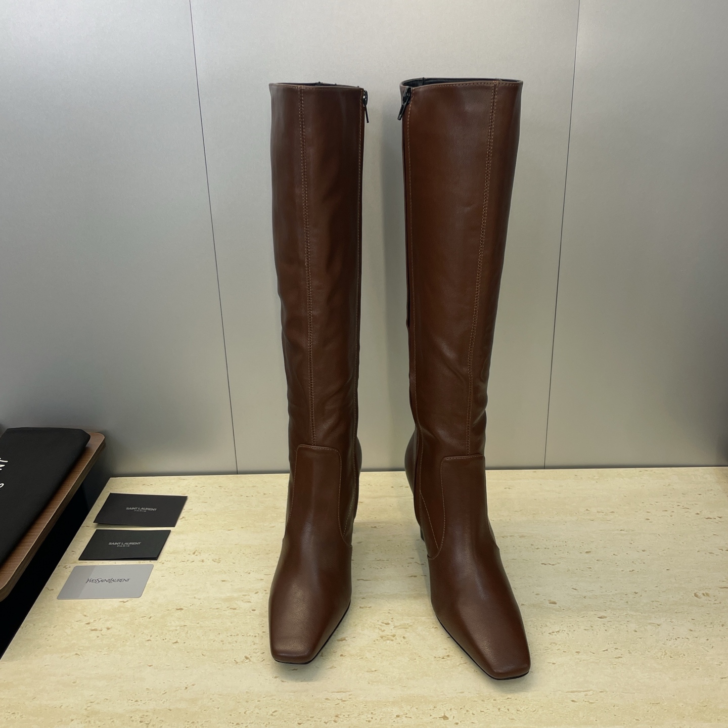 NO:615804,Saint Lauren Saint Laurent 2025 autumn and winter new square toe over-the-knee knight boots for women YSL letter logo hardware buckle high heel side zipper high motorcycle Martin boots Material upper imported calfskin + water-dyed sheepskin lining + Italian genuine leather outsole Heel height 10.5CM Tube height: 22 inches Size 35-41 (40.41 customized, non-refundable), boots, saint laurent, saint laurent, saint  laurent,boots,cowhide,sheepskin,Leather soles19860909Saint Lauren 圣罗兰 2025秋冬新款方头过膝骑士女长靴 YSL字母logo五金扣高跟侧拉链高筒机车马丁靴 材料鞋面进口小牛皮+水染羊皮内里+意大利真皮大底 跟高10.5CM 筒高:22寸 码数35-41(40.41定做不退不换）,靴子,saint laurent,saint laurent,saint laurent,boots,cowhide,sheepskin,Leather soles,Women's Shoes