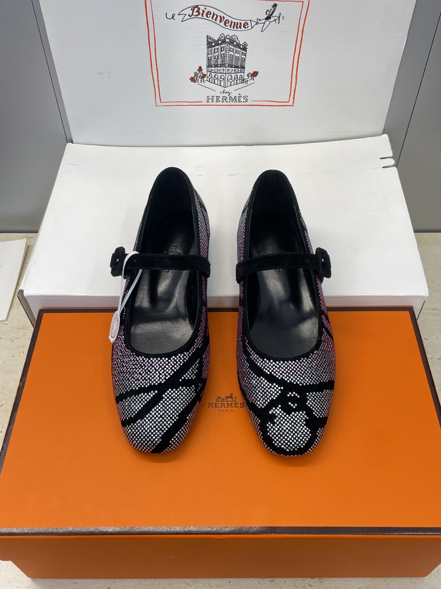 NO:615854,Wanhuo purchasing agent Hermes 2025 autumn and winter new style Light rhinestone color ballet doll women's shoes H family letter logo flat bottom round toe Mary Jane Love shoes Material upper imported sheep leather inlaid with hot Australian rhinestones + water-dyed cowhide lining + Italian leather outsole Size:  34-43 (34.40.41.42.43 customization is non-refundable), single shoes, hermes, hermes, loafers, mary jane, cowhide, sheep, Leather soles19860909莞货 代购级 爱马仕 Hermes 2025秋冬新款Light 水钻拼色芭蕾舞娃娃女鞋 H家字母logo平底圆头玛丽珍乐福单鞋 材质鞋面进口羊猄皮镶烫澳洲水钻+水染牛皮内里+意大利真皮大底 Size: 34-43(34.40.41.42.43定制不退换）,单鞋,hermes,hermes,loafers,mary jane,cowhide,sheep,Leather soles,Women's Shoes