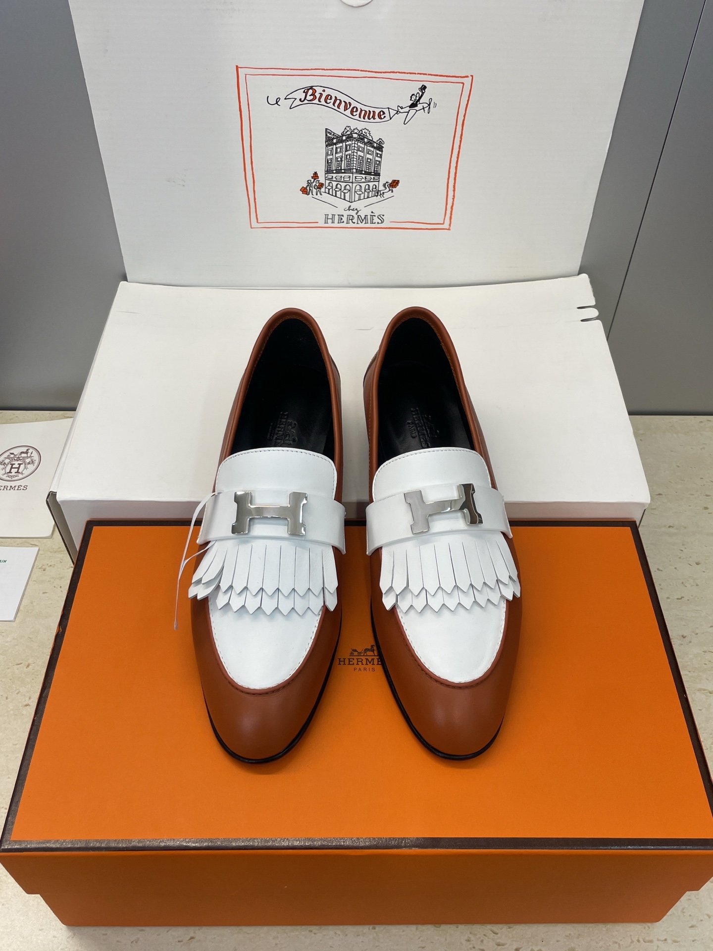 NO:616919,(With a complete set of airplane cases) Guanhuo purchasing agent Hermes 2025 autumn and winter classic Royal new color low-heeled Mary Jane ballerina shoes H family letter logo hardware buckle flat round toe tassel color-blocking Loaf single shoes Material upper imported calfskin + water-dyed cowhide lining + Italian injection molded leather outsole Heel height 1.5CM Size:  34-43 (34.40.41.42.43 customization is non-refundable), loafers, hermes, hermes, loafers, mary jane, cowhide, Leather soles19860909(配全套飞机盒) 莞货 代购级 爱马仕 Hermes 2025秋冬经典款 Royal 新色低跟玛丽珍芭蕾舞女鞋 H家字母logo五金扣平底圆头流苏拼色乐福单鞋 材质鞋面进口小牛皮+水染牛皮内里+意大利注塑真皮大底 跟高1.5CM Size: 34-43(34.40.41.42.43定制不退换）,乐福鞋,hermes,hermes,loafers,mary jane,cowhide,Leather soles,Women's Shoes