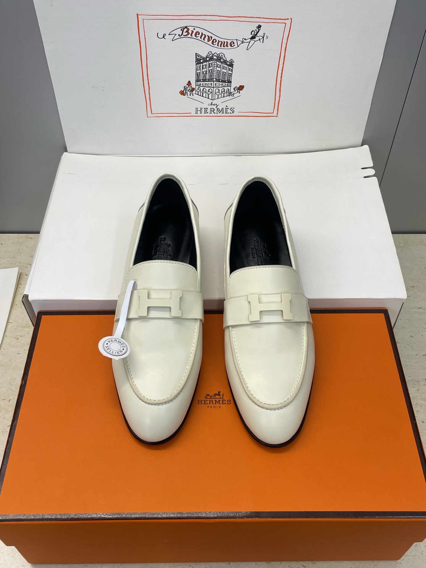 NO:615982,(With a complete set of airplane cases) Guanhuo purchasing agent Hermes 2025 autumn and winter classic Paris jelly new color low-heeled Mary Jane ballerina shoes H family letter logo hardware buckle flat round toe color block loafers Material upper imported calfskin/imported stone grain calfskin/imported sheepskin + water-dyed cowhide lining + Italian injection molded leather outsole Heel height 1.5CM Size:  34-43 (34.40.41.42.43 customization is not returnable), loafers, hermes, hermes, loafers, mary jane, cowhide, sheep, Leather soles19860909(配全套飞机盒) 莞货 代购级 爱马仕 Hermes 2025 秋冬经典款Paris 果冻新色低跟玛丽珍芭蕾舞女鞋 H家字母logo五金扣平底圆头拼色乐福单鞋 材质鞋面进口小牛皮/进口石头纹小牛皮/进口羊猄皮+水染牛皮内里+意大利注塑真皮大底 跟高1.5CM Size: 34-43(34.40.41.42.43定制不退换）,乐福鞋,hermes,hermes,loafers,mary jane,cowhide,sheep,Leather soles,Women's Shoes