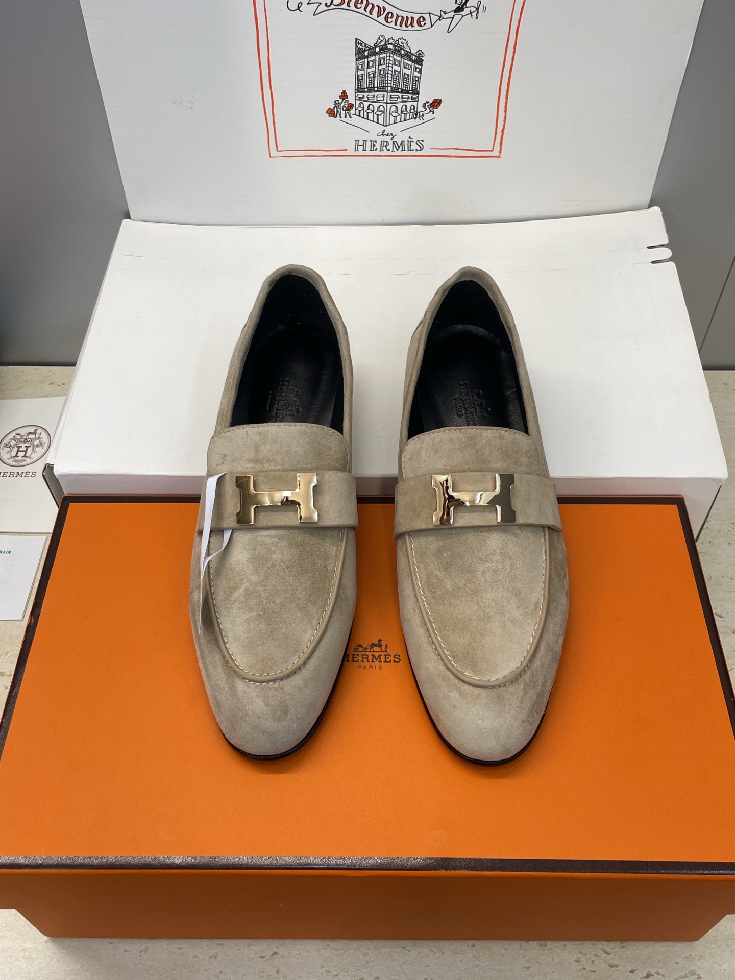 NO:616922,(With a complete set of airplane cases) Guanhuo purchasing agent Hermes 2025 autumn and winter classic Paris jelly new color low-heeled Mary Jane ballerina shoes H family letter logo hardware buckle flat round toe color block loafers Material upper imported calfskin/imported stone grain calfskin/imported sheepskin + water-dyed cowhide lining + Italian injection molded leather outsole Heel height 1.5CM Size:  34-43 (34.40.41.42.43 customization is not returnable), loafers, hermes, hermes, loafers, mary jane, cowhide, sheep, Leather soles19860909(配全套飞机盒) 莞货 代购级 爱马仕 Hermes 2025 秋冬经典款Paris 果冻新色低跟玛丽珍芭蕾舞女鞋 H家字母logo五金扣平底圆头拼色乐福单鞋 材质鞋面进口小牛皮/进口石头纹小牛皮/进口羊猄皮+水染牛皮内里+意大利注塑真皮大底 跟高1.5CM Size: 34-43(34.40.41.42.43定制不退换）,乐福鞋,hermes,hermes,loafers,mary jane,cowhide,sheep,Leather soles,Women's Shoes