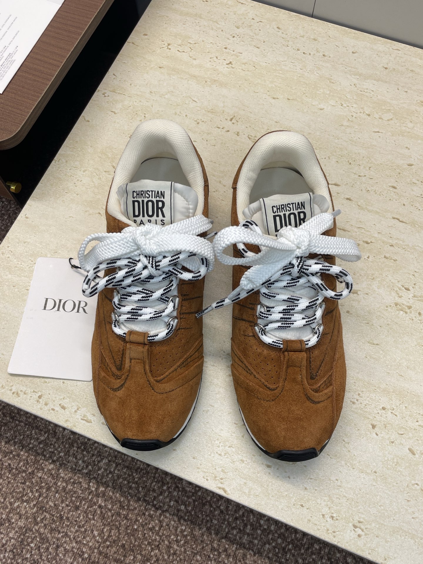 NO:625487,Dior Dior 2025 autumn and winter catwalk new style D-Sketch graffiti sneakers, the same thick-soled lace-up casual running shoes for celebrities, CD letter logo color-blocking retro dad shoes, the top high-end version on the market. Material: upper imported sheep leather + environmentally friendly breathable polyester blended breathable lining + high-elastic foam feet + original molded TPU outsole  Size: Women's size 35-41 (41 customized, non-refundable), casual shoes/sports shoes, dior, dior, sneakers, sheep19860909Dior 迪奥 2025秋冬走秀新款 D-Sketch涂鸦运动鞋 明星同款厚底系带休闲跑鞋 CD字母logo拼色复古老爹鞋 市面顶级高端版本 材质:鞋面进口羊猄皮+环保透气涤纶混纺透气内里+高弹发泡垫脚+原版开模TPU大底 Size:女码35-41（41定制不退换）,休闲鞋/运动鞋,dior,dior,sneakers,sheep,Women's Shoes