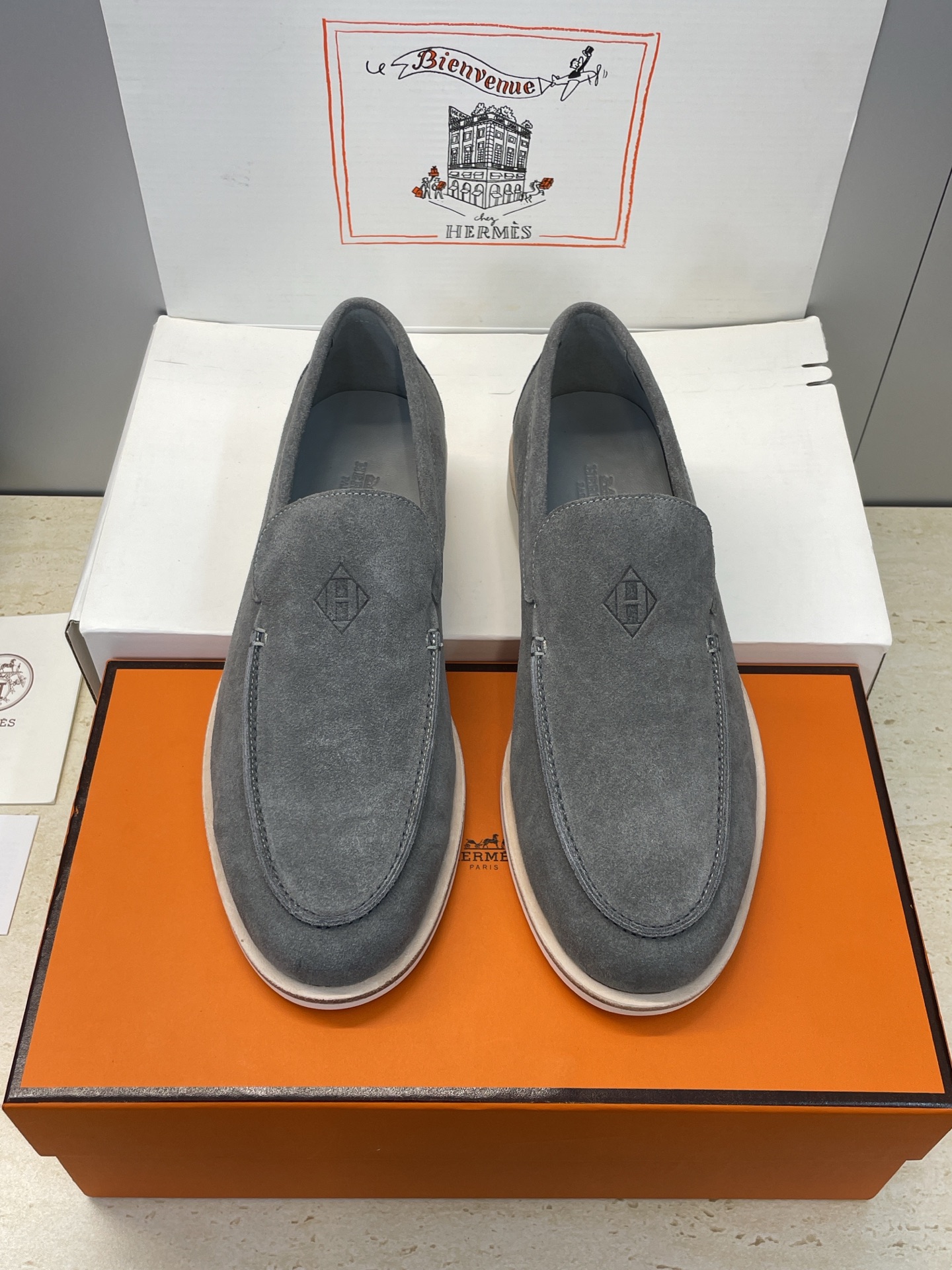 NO:625730,: Women's code/Men's code (with a complete set of airplane cases) Guanhuo purchasing agent Hermes autumn and winter couple new Low jelly color flat loafers H family letter logo comfortable and versatile one-legged color-blocking casual skateboard shoes Material: imported sheep leather upper + water-dyed cowhide lining + original open-molded leather welt combination Tpu outsole Size: Women's code 35-41 (40.41 customization is not returnable)  Men's size 39-45 (44.45 customized, non-returnable), loafers, hermes, hermes, loafers, cowhide, sheep19860909:女码/男码(配全套飞机盒) 莞货 代购级 爱马仕 Hermes 秋冬情侣新款 Low 果冻色平底乐福鞋 H家字母logo舒适百搭一脚蹬拼色休闲滑板鞋 材质:鞋面进口羊猄皮+水染牛皮内里+原版开模真皮沿条组合Tpu大底 Size:女码35-41(40.41定制不退换) 男码39-45（44.45定制不退换）,乐福鞋,hermes,hermes,loafers,cowhide,sheep,Women's Shoes