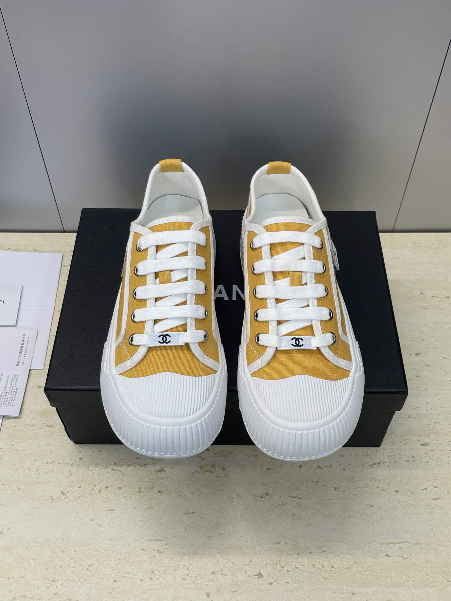 NO:628967,CHANEL 2025 new autumn and winter jelly color lace-up shell toe casual white shoes, small fragrant letter logo thick-soled round-toe color-blocking sports skateboard women's shoes Material: upper imported environmentally friendly breathable canvas + water-dyed sheepskin lining + original molded outsole Sole thickness: 2.5CM Size: women's size 35-41 (40.41 customization is not returnable), casual shoes/sports shoes, chanel, chanel, sneakers, sheepskin19860909CHANEL 香奈儿2025秋冬新款果冻色系带贝壳头休闲小白鞋 小香字母logo厚底圆头拼色运动滑板女鞋 材质:鞋面进口环保透气帆布+水染羊皮内里+原版开模大底 底厚:2.5CM Size:女码35-41(40.41定制不退换),休闲鞋/运动鞋,chanel,chanel,sneakers,sheepskin,Women's Shoes
