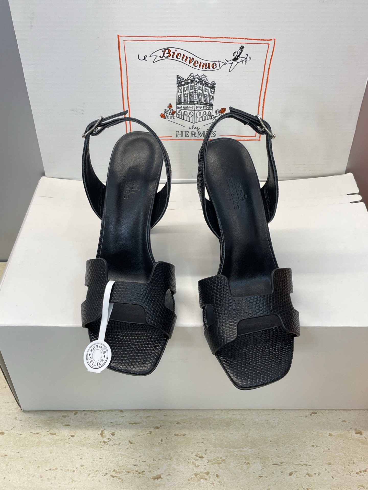 NO:628996,Guan-produced purchasing agent Hermes 2025 early autumn classic series new color Joy high-heeled jelly color racer women's shoes H family logo square toe open toe back sandals Material imported calfskin + water-dyed cowhide lining + Italian leather outsole Heel height: 10.5CM Size:  34-43 (34.40.41.42.43 customization is not returnable), high heels and sandals, hermes, hermes, sandals, high heels, cowhide, Leather soles19860909莞产 代购级 爱马仕 Hermes 2025早秋经典系列新色Joy高跟果冻色工字拖女鞋 H家字母logo方头露趾后空凉鞋 材质进口小牛皮+水染牛皮内里+意大利真皮大底 跟高:10.5CM Size: 34-43（34.40.41.42.43定制不退换）,高跟鞋凉鞋,hermes,hermes,sandals,high heels,cowhide,Leather soles,Women's Shoes