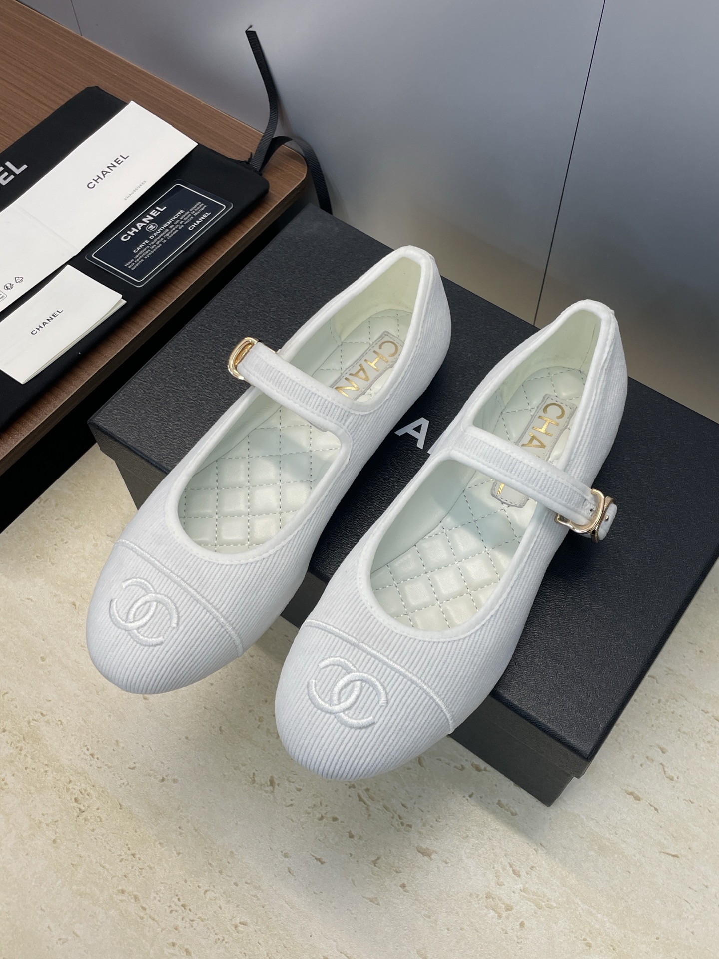 NO:646745,CHANEL Chanel 2025 Autumn and Winter Catwalk New Flat Loaf Women's Shoes Small Fragrant Letters Logo Diamond Electric Embroidery Hardware Buckle Round Toe Low Heel Mary Jane Ballerina Shoes Material Upper Imported Environmentally Friendly Breathable Technology Fabric + Mixed Sheepskin Lining + Original Open-Mold Hardware Buckle + Italian Genuine Leather Outsole Size35-42 (40.41.42 customization is non-refundable), single shoes Mary Jane, chanel, chanel, loafers, mary  jane,sheepskin,leather soles19860909CHANEL 香奈儿 2025秋冬走秀新款平底乐福女鞋 小香字母logo菱格电绣五金扣圆头低跟玛丽珍芭蕾舞女单鞋 材质鞋面进口环保透气科技面料+混种羊皮内里+原版开模五金扣+意大利真皮大底 Size35-42(40.41.42定制不退换）,单鞋玛丽珍,chanel,chanel,loafers,mary jane,sheepskin,Leather soles,Women's Shoes