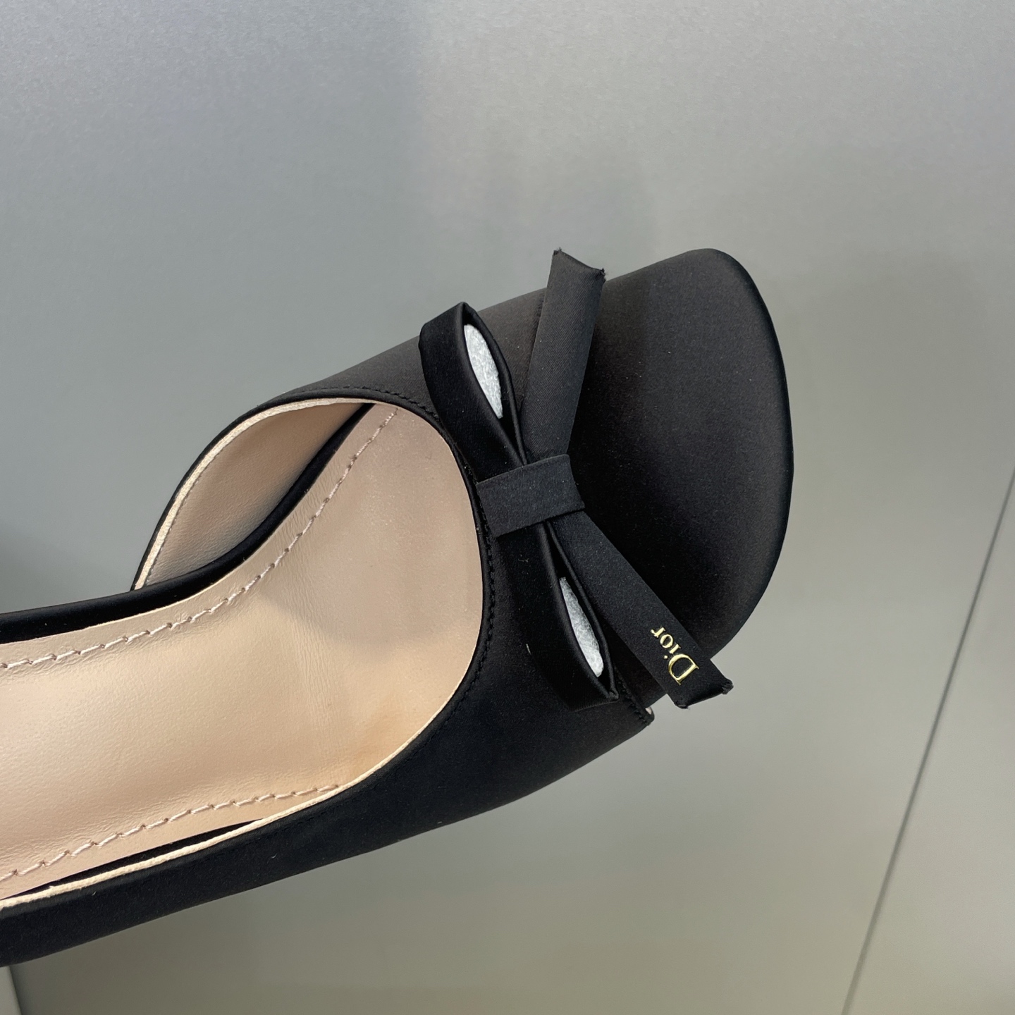 迪奥 Dior 2026早春走秀新款系列蝴蝶结果冻色女鞋 CD字母logo弧形鞋头高跟露趾后空拼色凉鞋材