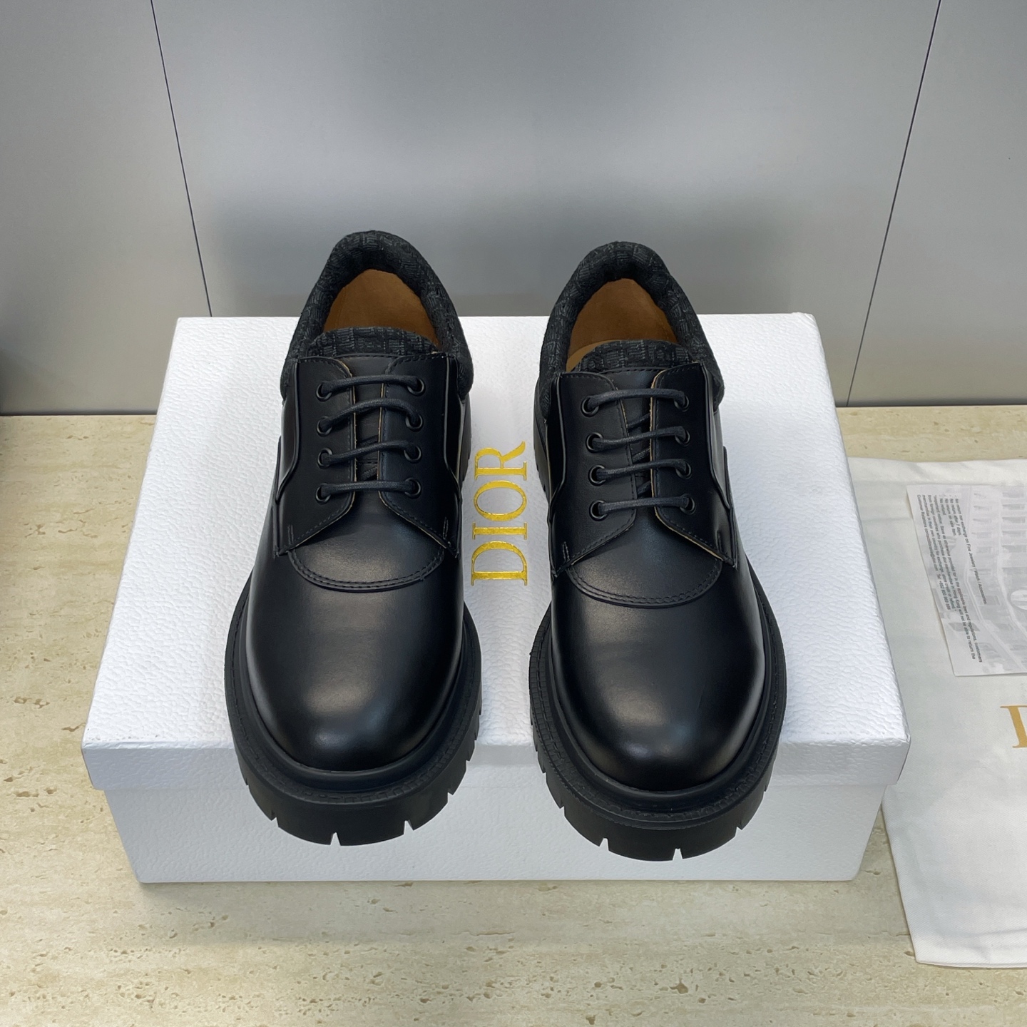 NO:668455,Dior DIOR 2026 early spring new style Explorer lace-up Derby casual versatile men's leather shoes CD star's same style Oblique thick-soled round-toe color-blocking shoes Material: imported calfskin upper + water-dyed cowhide lining + original open molded outsole Size: 39-45 (custom-made 45 non-returnable and non-exchangeable), loafers, dior, dior, loafers, cowhide19860909迪奥 DIOR 2026早春新款 Explorer系带徳比休闲百搭男皮鞋 CD明星同款Oblique厚底圆头拼色单鞋 材质:鞋面进口小牛皮+水染牛皮内里+原版开模大底 Size: 39-45(45定做不退不换）,乐福鞋,dior,dior,loafers,cowhide,Women's Shoes