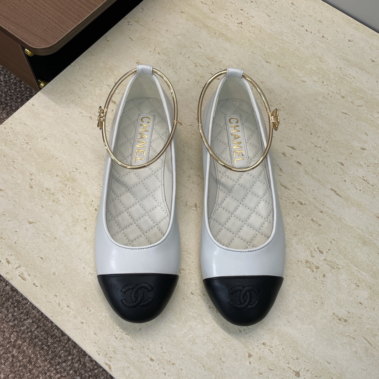 NO:653014,CHANEL Chanel 2026 early spring catwalk new flat-soled loafer women's shoes, small fragrant letter logo rhombus electric embroidered hardware leather buckle round-toe ballerina shoes Material upper imported mixed sheepskin + water-dyed sheepskin lining + original molded hardware buckle + Italian leather outsole Size35-42 (40.41.42 customization is not returnable), single shoes, chanel, chanel, loafers, sheepskin, Leather soles19860909CHANEL 香奈儿 2026早春走秀新款平底乐福女鞋 小香字母logo菱格电绣五金皮扣圆头芭蕾舞女单鞋 材质鞋面进口混种羊皮+水染羊皮内里+原版开模五金扣+意大利真皮大底 Size35-42(40.41.42定制不退换）,单鞋,chanel,chanel,loafers,sheepskin,Leather soles,Women's Shoes