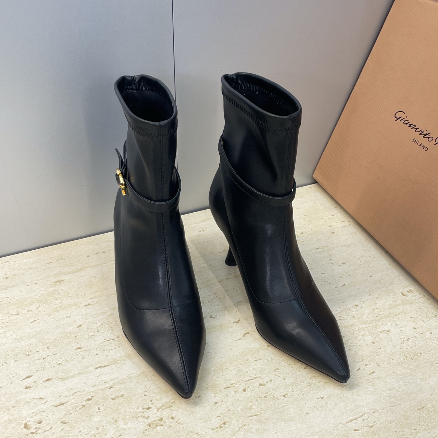 NO:681312,Gianvito Rossi Sejo Rossi 2025 new autumn and winter style and naked Martin elastic women's boots GR letter logo hardware buckle high heel pointed toe one-leg motorcycle rider short boots Material upper imported elastic superfiber + water-dyed sheepskin feet + Italian genuine leather outsole Heel height: 6.5CM Size: 34-42 (34.40.41.42 custom-made and non-returnable), boots, boots, sheepskin, Leather  soles19860909Gianvito Rossi 塞乔.罗茜2025秋冬新款及裸马丁弹力女靴 GR字母logo五金扣高跟尖头一脚蹬机车骑士短靴 材质鞋面进口弹力超纤+水染羊皮垫脚+意大利真皮大底 跟高:6.5CM Size:34-42(34.40.41.42定做不退换）,靴子,boots,sheepskin,Leather soles,Women's Shoes