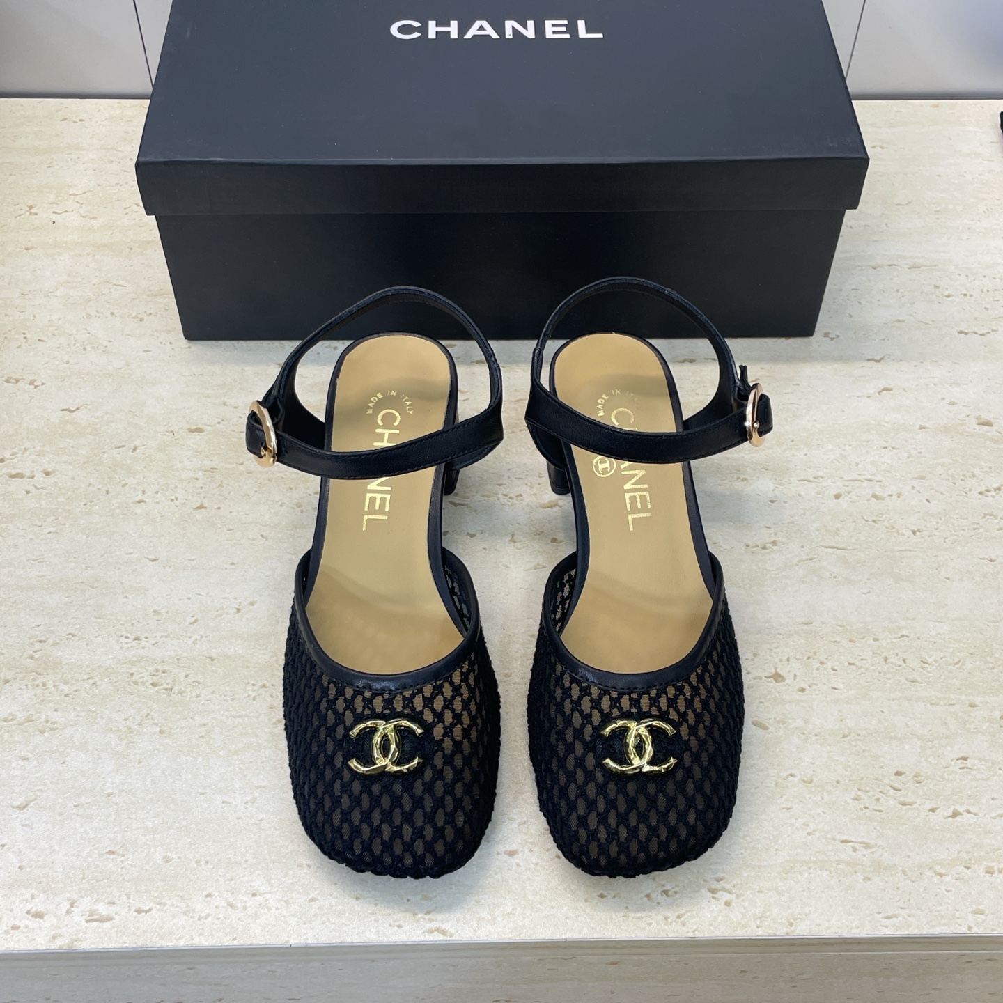 NO:681346,CHANEL Chanel 2026 early spring catwalk new jelly color thick-heeled women's shoes, small fragrant letter logo hardware buckle, round-toe fisherman mesh low-heeled sandals with color matching and empty back sandals Material upper imported environmentally friendly breathable mesh/imported hybrid sheepskin + water-dyed sheepskin lining + original molded hardware buckle + Italian leather outsole Heel height: 4.5CM  Size35-41 (40.41 customization is not returnable), sandals, chanel, chanel, sandals, espadrilles, sheepskin, Leather soles19860909CHANEL 香奈儿 2026早春走秀新款果冻色粗跟女鞋 小香字母logo五金扣圆头渔夫网面低跟拼色后空凉鞋 材质鞋面进口环保透气网面/进口混种羊皮+水染羊皮内里+原版开模五金扣+意大利真皮大底 跟高:4.5CM Size35-41(40.41定制不退换）,凉鞋,chanel,chanel,sandals,espadrilles,sheepskin,Leather soles,Women's Shoes