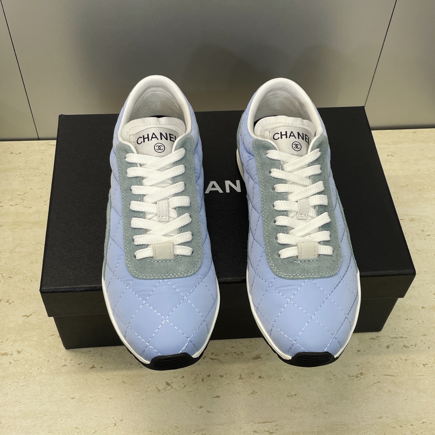 NO:681340,CHANEL Chanel 2026 new early spring jelly color rhombus electric embroidered lace-up Forrest casual shoes, small fragrant letter logo round toe color matching sports dad running shoes Material: upper imported calfskin/imported sheepskin + water-dyed sheepskin lining + double-layer TPU foam outsole  Size: Women's size 35-42 (40.41.42 customization is not returnable), casual shoes/sports shoes, chanel, chanel, sneakers, cowhide, sheepskin, sheep19860909CHANEL 香奈儿2026早春新款果冻色菱格电绣系带阿甘休闲鞋 小香字母logo圆头拼色运动老爹跑鞋 材质:鞋面进口小牛皮/进口羊猄皮+水染羊皮内里+双层TPU发泡大底 Size:女码35-42(40.41.42定制不退换),休闲鞋/运动鞋,chanel,chanel,sneakers,cowhide,sheepskin,sheep,Women's Shoes