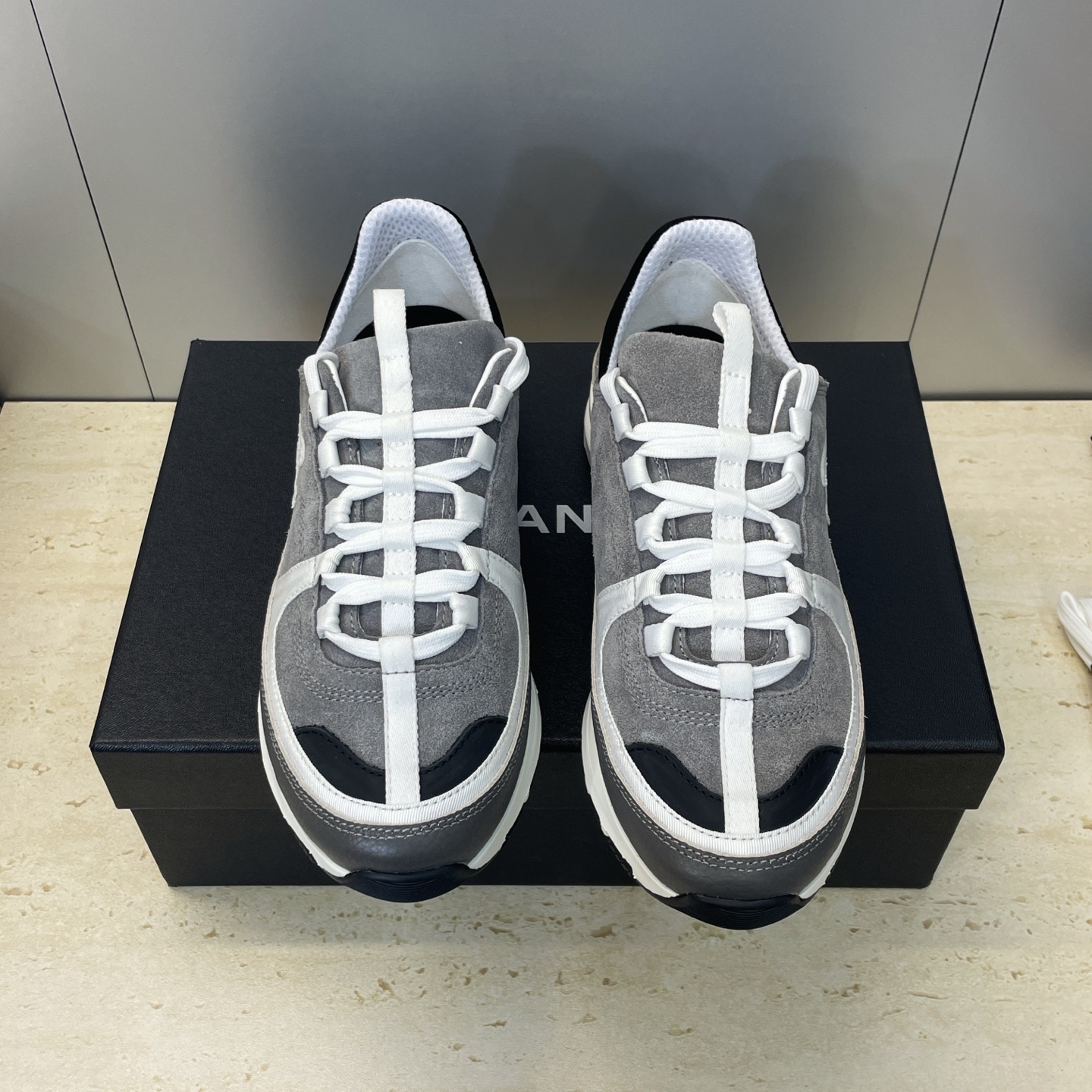 NO:681342,CHANEL 2026 early spring new jelly color lace-up Forrest Gump casual women's shoes, Xiaoxiang letter logo thick-soled round-toe color-blocking sports dad running shoes Material: upper imported calfskin/imported sheepskin + environmentally friendly breathable mesh cloth lining + water-dyed sheepskin feet + double-layer TPU foam outsole  Size: 35-42 (40.41.42 customization is not returnable), casual shoes/sports shoes, chanel, chanel, sneakers, cowhide, sheepskin, sheep19860909CHANEL 香奈儿2026早春新款果冻色系带阿甘休闲女鞋 小香字母logo厚底圆头拼色运动老爹跑鞋 材质:鞋面进口小牛皮/进口羊猄皮+环保透气网眼布内里+水染羊皮垫脚+双层TPU发泡大底 Size:35-42(40.41.42定制不退换),休闲鞋/运动鞋,chanel,chanel,sneakers,cowhide,sheepskin,sheep,Women's Shoes