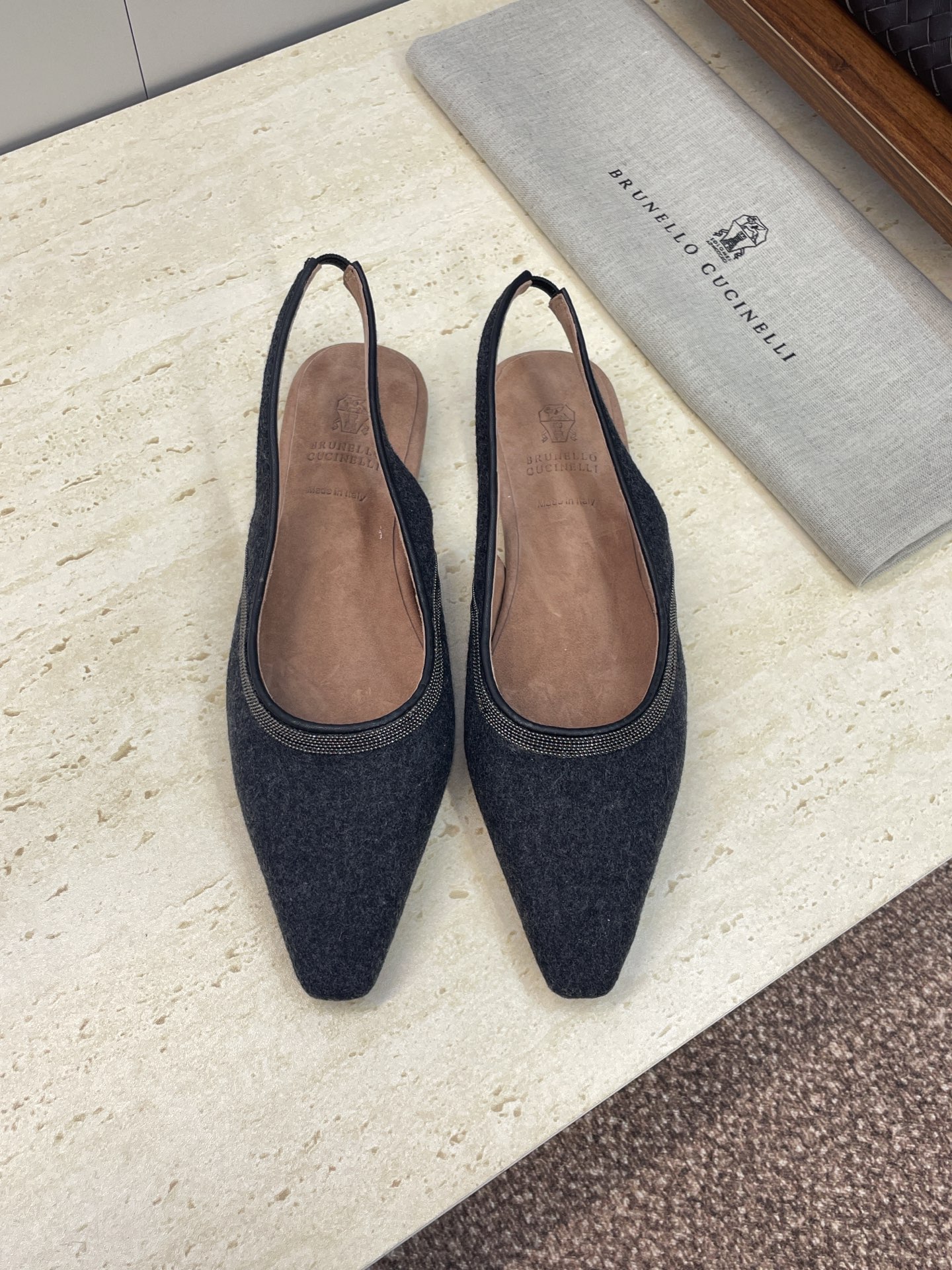 NO:707625,Brunello Cucineli Brunello Cucineli 2026 early spring new beaded women's shoes BC flat small square toe color-blocked back sandals Material upper imported environmentally friendly breathable woolen technology fabric/imported calfskin/imported sheepskin + water-dyed sheepskin lining + Italian injection molded leather outsole Size35-39 (40 41 42 custom-made and non-refundable), high-heeled sandals, brunello cucinelli, sandals, high  heels,cowhide,sheepskin,sheep,Leather soles19860909Brunello Cucineli 布鲁内诺库奇内利2026早春新款串珠女鞋 BC 平底小方头拼色后空凉鞋 材质鞋面进口环保透气毛尼科技面料/进口小牛皮/进口羊猄皮+水染羊皮内里+意大利注塑真皮大底 Size35-39 (40 41 42 定做不退换）,高跟鞋凉鞋,brunello cucinelli,sandals,high heels,cowhide,sheepskin,sheep,Leather soles,Women's Shoes