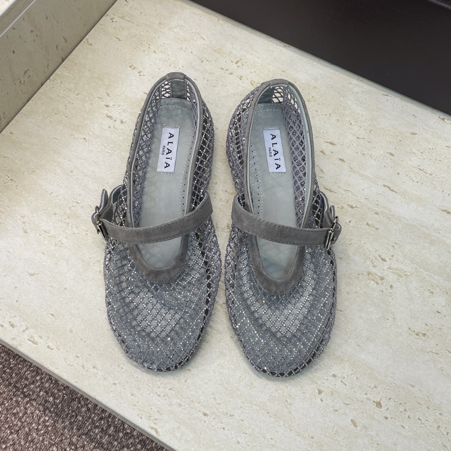 NO:707430,ALAIA 2026 early spring new rhinestone Mary Jane ballerina shoes ALAIA star's same style round-toe color-blocked lazy loafers Material upper imported hollow mesh inlaid with Australian rhinestones + water-dyed sheepskin lining + original open mold outsole Size35-40 (40 customized non-refundable), ballet shoes, alaia, loafers, mary jane, sheepskin19860909阿莱亚2026早春新款水钻玛丽珍芭蕾舞女鞋ALAIA明星同款圆头拼色懒人乐福单鞋 材质鞋面进口镂空网面镶嵌澳洲水钻+水染羊皮内里+ 原版开模大底 Size35-40(40定制不退换）,芭蕾舞鞋,alaia,loafers,mary jane,sheepskin,Women's Shoes