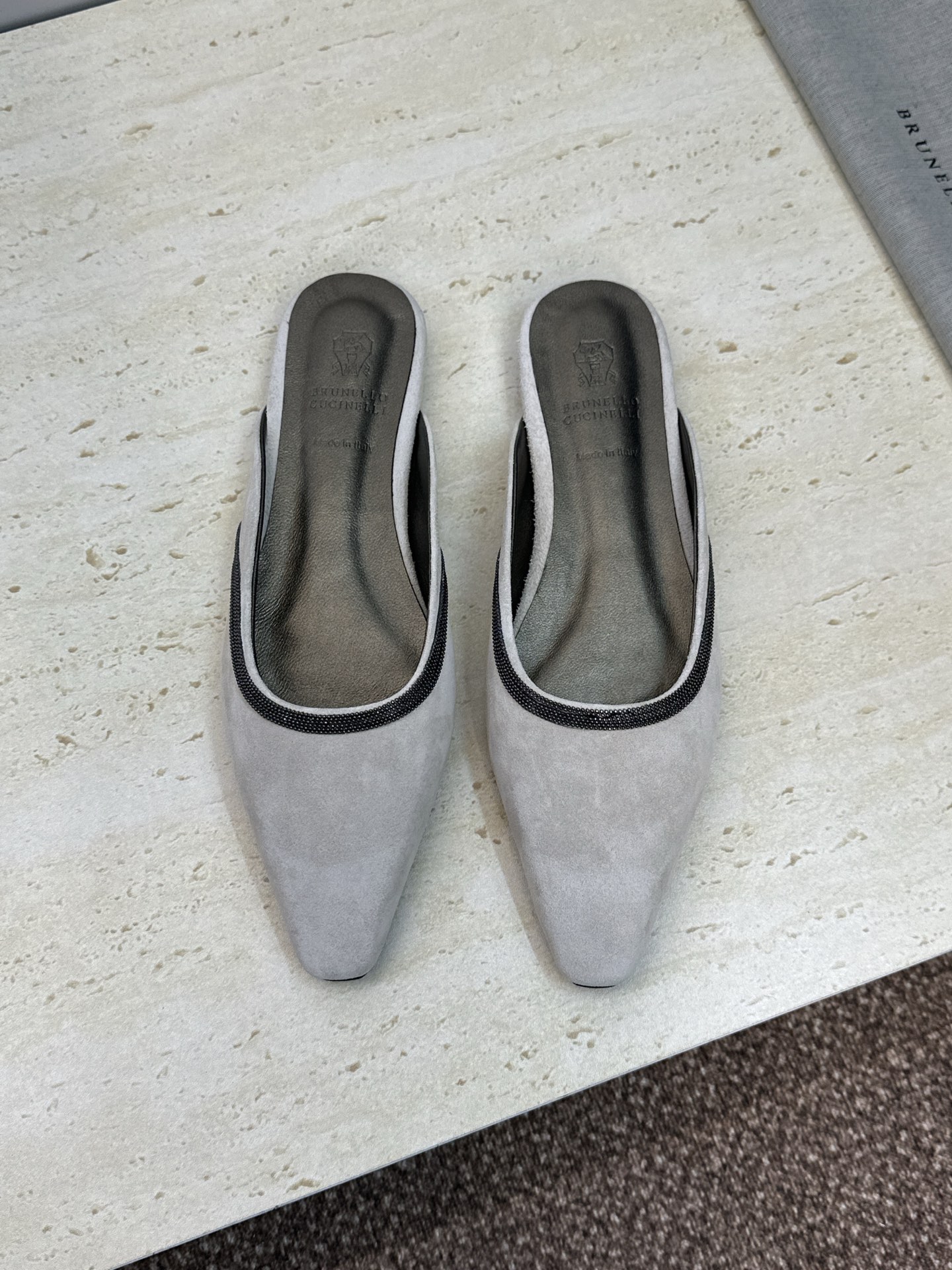 NO:747993,Brunello Cucineli Brunello Cucineli 2026 early spring new beaded women's shoes BC flat small square toe color-blocked Mule sandals Material upper imported calfskin/imported sheepskin + water-dyed sheepskin lining + Italian injection molded leather outsole Size35-39 (40 41 42 customized and non-returnable), half drag, brunello  cucinelli,slippers,cowhide,sheepskin,sheep,Leather soles19860909Brunello Cucineli 布鲁内诺库奇内利2026早春新款串珠女鞋 BC 平底小方头拼色穆勒凉拖鞋 材质鞋面进口小牛皮/进口羊猄皮+水染羊皮内里+意大利注塑真皮大底 Size35-39 (40 41 42 定做不退换）,半拖,brunello cucinelli,slippers,cowhide,sheepskin,sheep,Leather soles,Women's Shoes