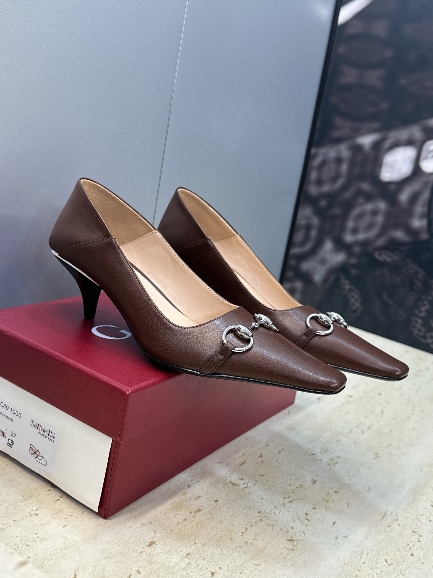 NO:747937,Top version of Gucci Gucci 2026 early spring new horsebit square toe women's shoes, double G letter logo hardware buckle low heel color matching shoes Material: imported calfskin upper + water-dyed sheepskin lining + original molded hardware buckle + Italian genuine leather outsole Heel height: 4CM Size: 35-40 (40 customized non-returnable), high-heeled shoes, gucci, gucci, high heels, cowhide, sheepskin, Leather soles19860909顶级版 Gucci 古驰 2026早春新款马衔扣方头女鞋 双G字母logo五金扣低跟拼色单鞋 材质:鞋面进口小牛皮+水染羊皮内里+原版开模五金扣+意大利真皮大底 跟高:4CM Size:35-40(40定制不退换）,高跟鞋单鞋,gucci,gucci,high heels,cowhide,sheepskin,Leather soles,Women's Shoes