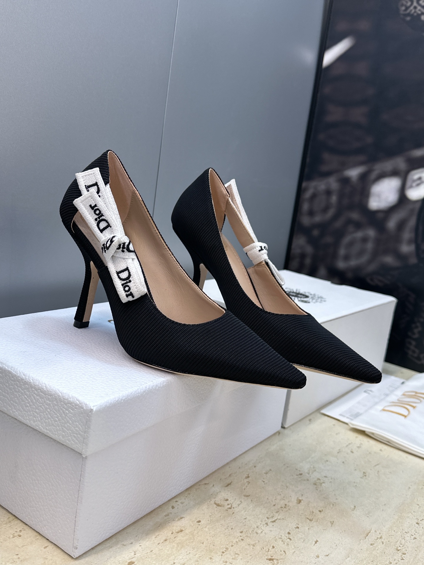 NO:750135,J'ADIOR Dior 2026 early spring new ribbon bow high-heeled women's shoes. Stars' same style CD letter logo flat-bottomed square-head hollow color-blocking shoes. The top version on the market. Material upper imported eco-friendly jacquard + water-dyed sheepskin lining + Italian genuine leather outsole. Heel height: flat bottom/medium heel 6.5CM/high heel 9.5CM.  Size34-44 (34.40.41.42.43.44 law is non-refundable), high heels, dior, dior, high heels, sheepskin, Leather soles19860909J'ADIOR 迪奥 Dior 2026早春新款织带蝴蝶结高跟女鞋 明星同款CD字母logo平底方头镂空拼色单鞋 市面顶级版本 材质鞋面进口环保提花+水染羊皮内里+意大利真皮大底 跟高:平底/中跟6.5CM/高跟9.5CM Size34-44（34.40.41.42.43.44定律不退换）,高跟鞋,dior,dior,high heels,sheepskin,Leather soles,Women's Shoes