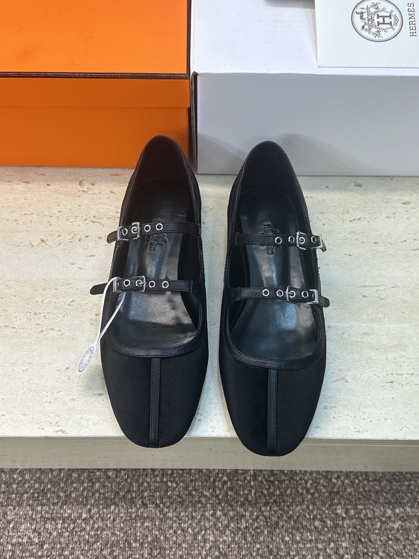 NO:747915,(With a complete set of airplane cases) Guanhuo purchasing agent Hermes 2026 early spring new Lilia color-blocked ballet doll women's shoes H family letter logo hardware belt buckle flat bottom round toe Mary Jane Love single shoes Material imported calfskin/imported genuine velvet + water-dyed sheepskin lining + Italian genuine leather outsole Size:  Women's size 34-43 (34.40.41.42.43 customized, non-returnable), single shoes, hermes, hermes, loafers, mary jane, cowhide, sheepskin, real silk, Leather soles19860909(配全套飞机盒) 莞货 代购级 爱马仕 Hermes 2026早春新款Lilia拼色芭蕾舞娃娃女鞋 H家字母logo五金皮带扣平底圆头玛丽珍乐福单鞋 材质进口小牛皮/进口真丝绒+水染羊皮内里+ 意大利真皮大底 Size: 女码34-43(34.40.41.42.43定制不退换）,单鞋,hermes,hermes,loafers,mary jane,cowhide,sheepskin,real silk,Leather soles,Women's Shoes