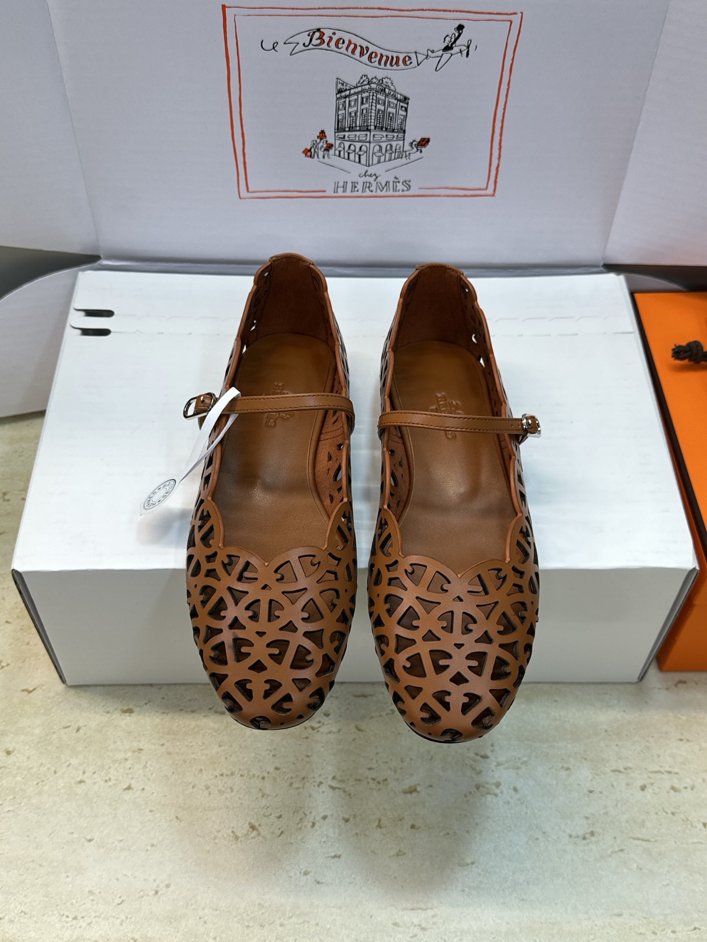 NO:747912,(With a complete set of airplane cases) Guanhuo purchasing agent Hermes 2026 early spring new Meli hollow ballet doll women's shoes H family letter logo hardware belt buckle flat round toe Mary Jane Love single shoes Material imported calfskin + water-dyed cowhide lining + Italian genuine leather outsole Size:  Women's size 34-43 (34.40.41.42.43 customized, non-returnable), single shoes, hermes, hermes, loafers, mary jane, cowhide, Leather soles19860909(配全套飞机盒) 莞货 代购级 爱马仕 Hermes 2026早春新款Meli镂空芭蕾舞娃娃女鞋 H家字母logo五金皮带扣平底圆头玛丽珍乐福单鞋 材质进口小牛皮+水染牛皮内里+ 意大利真皮大底 Size: 女码34-43(34.40.41.42.43定制不退换）,单鞋,hermes,hermes,loafers,mary jane,cowhide,Leather soles,Women's Shoes