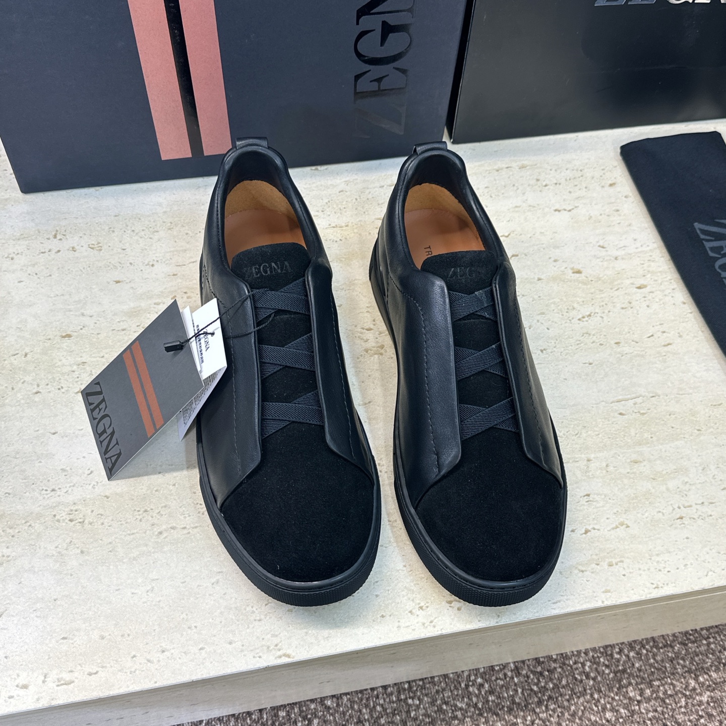 NO:747910,(Men's size only) Zegna TS-SECONDSKIN Classic business elastic cross-elastic band comfortable casual men's shoes Zegna Triple Stitch flat round toe fashionable and versatile color-blocking skateboard white shoes Material: imported calfskin upper/imported sheepskin + water-dyed cowhide lining + original open-molded Tpu outsole Size: 39-46 (46 customized non-refundable), casual shoes/sports shoes, zegna, sneakers, cowhide, sheep19860909(仅男码) Zegna TS-SECONDSKIN 经典商务弹力交叉松紧带舒适休闲男鞋 杰尼亚Triple Stitch 平底圆头时尚百搭拼色滑板小白鞋 材质:鞋面进口小牛皮/进口羊猄皮+水染牛皮内里+原版开模Tpu大底 Size:39-46（46定制不退换）,休闲鞋/运动鞋,zegna,sneakers,cowhide,sheep,Women's Shoes