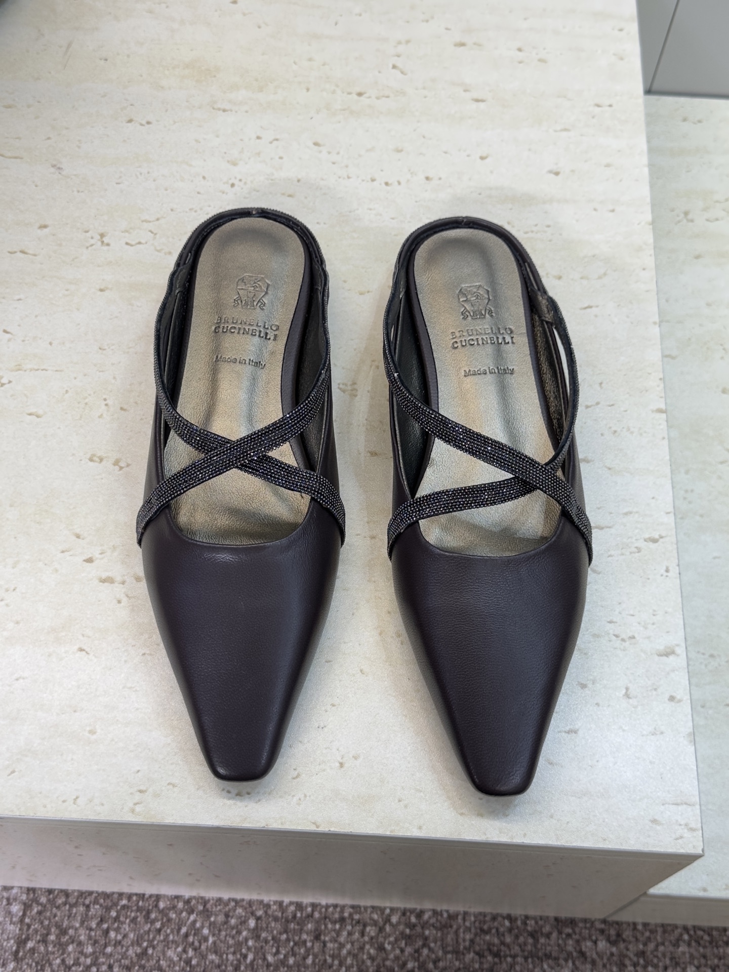 NO:789822,Brunello Cucineli Brunello Cucineli 2026 early spring new beaded cross-strap women's shoes BC flat small square toe color-blocked Mule sandals Material upper imported calfskin/imported sheepskin + water-dyed sheepskin lining + Italian injection molded leather outsole Size35-39 (40 41 42 custom-made and non-returnable), half drag, brunello  cucinelli,slippers,cowhide,sheepskin,sheep,Leather soles19860909Brunello Cucineli 布鲁内诺库奇内利2026早春新款串珠交叉带女鞋 BC 平底小方头拼色穆勒凉拖鞋 材质鞋面进口小牛皮/进口羊猄皮+水染羊皮内里+意大利注塑真皮大底 Size35-39 (40 41 42 定做不退换）,半拖,brunello cucinelli,slippers,cowhide,sheepskin,sheep,Leather soles,Women's Shoes