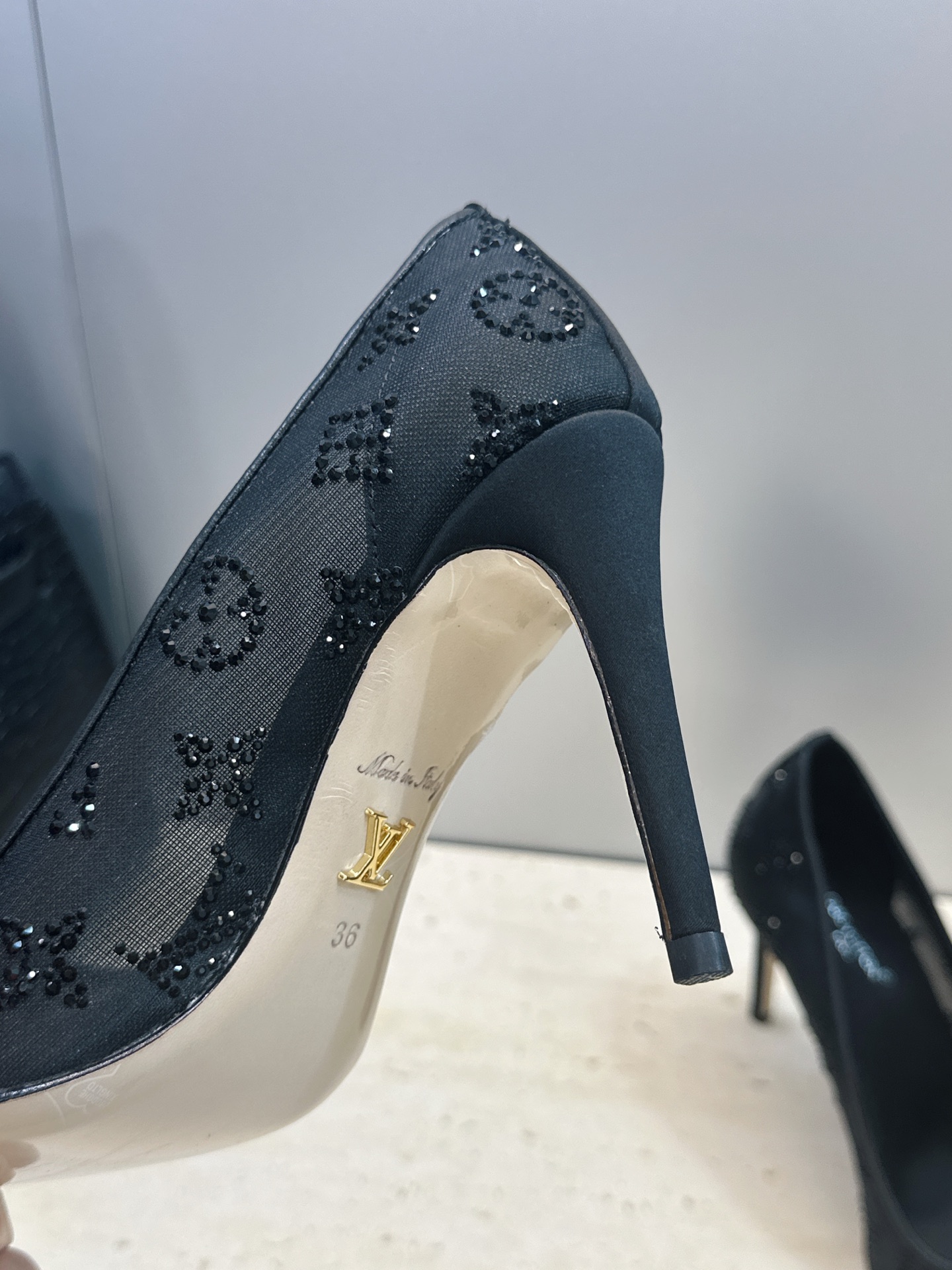 Louis Vuitton 2026早春新款高跟水钻女鞋 LV 字母logo烫钻细跟尖头拼色单鞋 材质：