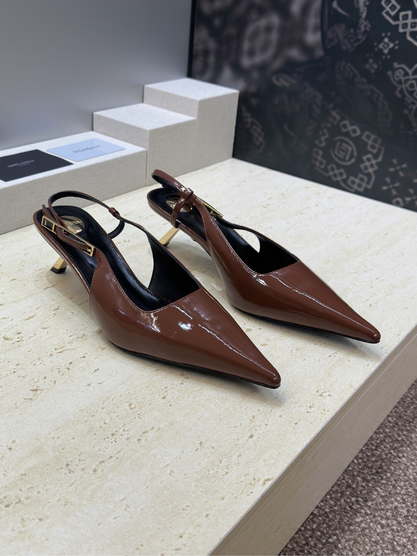 NO:784407,SAINT LAURENT PARIS Yves Saint Laurent 2026 early spring new jelly color mid-heeled women's shoes YSL letter logo star's same style pointed toe stiletto heel sandals Material: imported cow patent leather upper + water-dyed sheepskin lining + Italian genuine leather outsole Heel height: 6CM Size: 35-42 (40.41.42 custom-made non-returnable), sandals, saint laurent, saint laurent, saint  laurent,sandals,sheepskin,Leather soles19860909SAINT LAURENT PARIS 圣罗兰2026早春新款果冻色中跟女鞋 YSL字母logo明星同款尖头细跟后空凉鞋 材质:鞋面进口牛漆皮+水染羊皮里+意大利真皮大底 跟高:6CM Size:35-42(40.41.42订做不退换),凉鞋,saint laurent,saint laurent,saint laurent,sandals,sheepskin,Leather soles,Women's Shoes