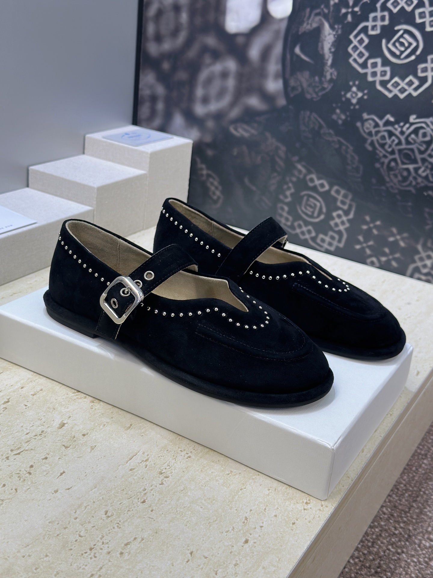 NO:783902,The Row 2026 spring and summer new rivet ballerina shoes, flat round-toe hardware belt buckle loafers, material original custom mixed sheepskin/imported sheepskin + water-dyed sheepskin lining + original open mold non-slip outsole Size35-39 (40.41 customization is not returnable), loafers, loafers, sheepskin, sheep19860909The Row 2026春夏新款铆钉芭蕾舞女鞋 平底圆头五金皮带扣乐福单鞋 材质原版定制混种羊皮/进口羊猄皮+水染羊皮内里+原版开模防滑大底 Size35-39（40.41定制不退换）,乐福鞋,loafers,sheepskin,sheep,Women's Shoes