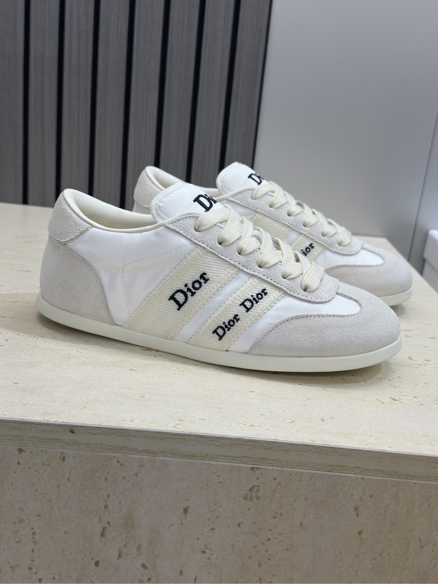 迪奥 Dior 2026春夏新款Ribbon系带休闲帆布运动小白鞋 CD字母logo织带平底圆头拼色阿甘