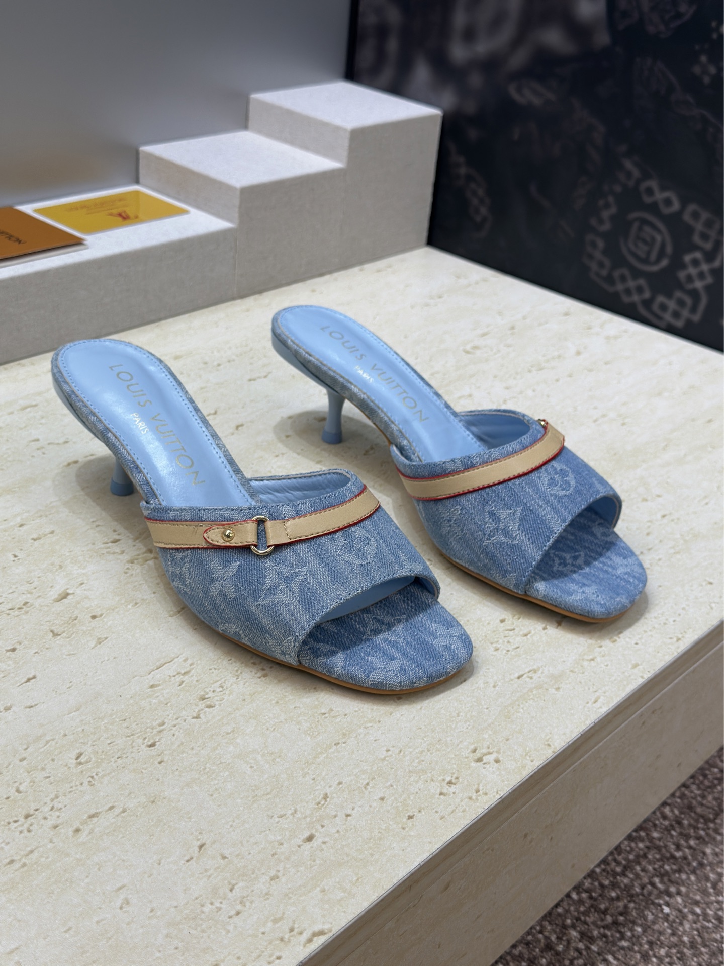 NO:785167,Louis Vuitton 2026 spring and summer new high-heeled jelly color women's shoes LV letter logo hardware buckle square toe color-blocking sandals and slippers Material upper imported environmentally friendly breathable old flower cloth + water-dyed sheepskin lining + Italian genuine leather outsole Heel height 5.5CM/9.5CM Size34-43 (34.40.41.42.43 customization is not returnable), high-heeled shoes and slippers, louis vuitton, louis  vuitton,high heels,slippers,sheepskin,Leather soles19860909Louis Vuitton 2026春夏新款高跟果冻色女鞋 LV 字母logo五金扣方头拼色凉拖鞋 材质鞋面进口环保透气老花布+水染羊皮内里+意大利真皮大底 跟高5.5CM/9.5CM Size34-43(34.40.41.42.43定制不退换）,高跟鞋拖鞋,louis vuitton,louis vuitton,high heels,slippers,sheepskin,Leather soles,Women's Shoes