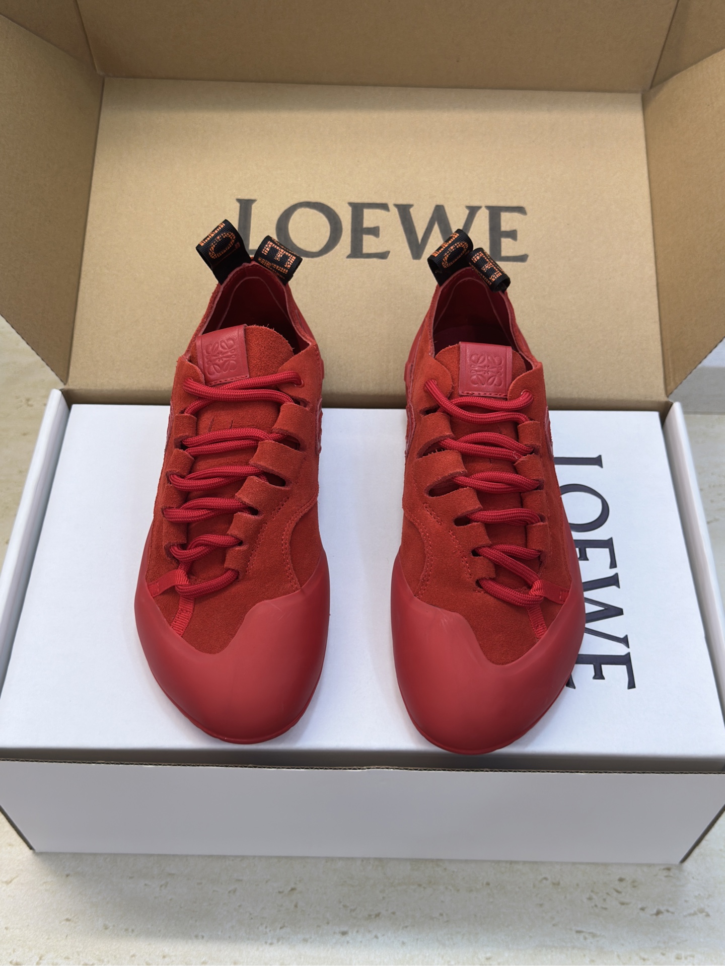 NO:785135,LOEWE 2026 spring and summer new lace-up jelly color moral training shoes. Stars have the same letter logo color matching Forrest casual sports running shoes. The top version on the market. Material upper imported cowhide leather + water-dyed sheepskin lining + original open mold Eva anti-slip combination outsole. Size women's size 35-40 (40 customized non-returnable), casual shoes/sports shoes, loewe, loewe, sneakers, sheepskin19860909罗意威 LOEWE 2026春夏新款系带果冻色德训鞋 明星同款字母logo拼色阿甘休闲运动跑鞋 市面顶级版本 材质鞋面进口牛猄皮+水染羊皮内里+原版开模Eva防滑组合大底大底 Size女码35-40(40定制不退换),休闲鞋/运动鞋,loewe,loewe,sneakers,sheepskin,Women's Shoes