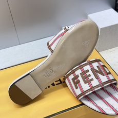 芬迪 Fendi 2026春夏新款拼色条纹懒人沙滩女鞋 F家明星同款字母logo平底圆头露趾凉拖鞋材质: 芬迪 Fendi 2026春夏新款拼色条纹懒人沙滩女鞋 F家明星同款字母logo平底圆头露趾凉拖鞋材质: