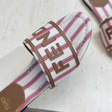 芬迪 Fendi 2026春夏新款拼色条纹懒人沙滩女鞋 F家明星同款字母logo平底圆头露趾凉拖鞋材质: 芬迪 Fendi 2026春夏新款拼色条纹懒人沙滩女鞋 F家明星同款字母logo平底圆头露趾凉拖鞋材质: