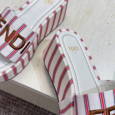 芬迪 Fendi 2026春夏新款拼色条纹懒人沙滩女鞋 F家明星同款字母logo厚底圆头露趾凉拖鞋材质: 芬迪 Fendi 2026春夏新款拼色条纹懒人沙滩女鞋 F家明星同款字母logo厚底圆头露趾凉拖鞋材质:
