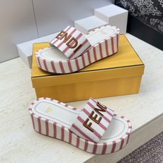 芬迪 Fendi 2026春夏新款拼色条纹懒人沙滩女鞋 F家明星同款字母logo厚底圆头露趾凉拖鞋材质: 芬迪 Fendi 2026春夏新款拼色条纹懒人沙滩女鞋 F家明星同款字母logo厚底圆头露趾凉拖鞋材质: