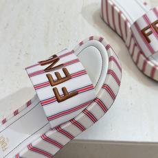 芬迪 Fendi 2026春夏新款拼色条纹懒人沙滩女鞋 F家明星同款字母logo厚底圆头露趾凉拖鞋材质: 芬迪 Fendi 2026春夏新款拼色条纹懒人沙滩女鞋 F家明星同款字母logo厚底圆头露趾凉拖鞋材质: