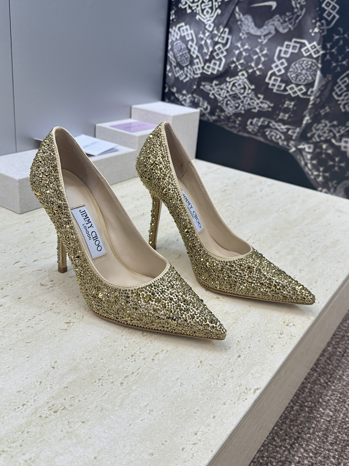 周仰杰Jimmy Choo 2026早春新款水钻果冻色女婚鞋 吉米周JC字母logo 高跟尖头水晶单婚材