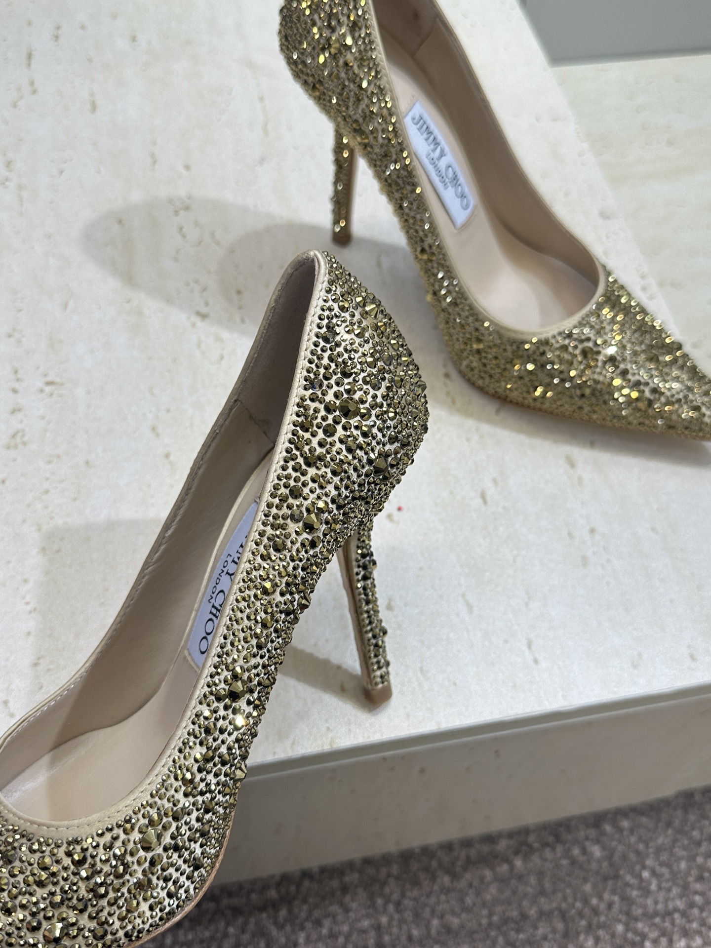 周仰杰Jimmy Choo 2026早春新款水钻果冻色女婚鞋 吉米周JC字母logo 高跟尖头水晶单婚材