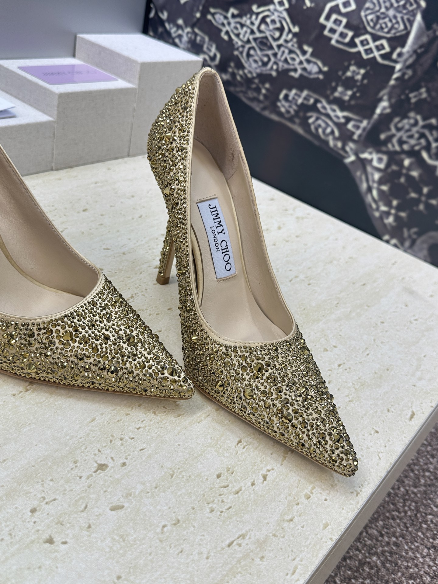 周仰杰Jimmy Choo 2026早春新款水钻果冻色女婚鞋 吉米周JC字母logo 高跟尖头水晶单婚材