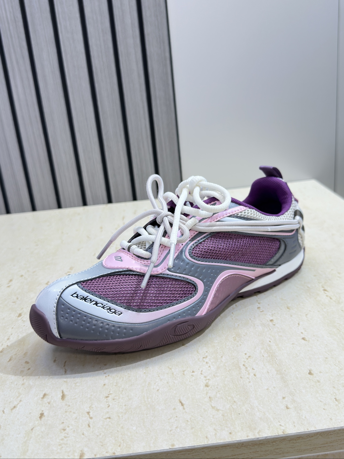 BALENCIAGA 2026春夏情侣款拼色棒球休闲阿甘跑步鞋 巴黎世家字母logo复古平底圆头系带网球 BALENCIAGA 2026春夏情侣款拼色棒球休闲阿甘跑步鞋 巴黎世家字母logo复古平底圆头系带网球