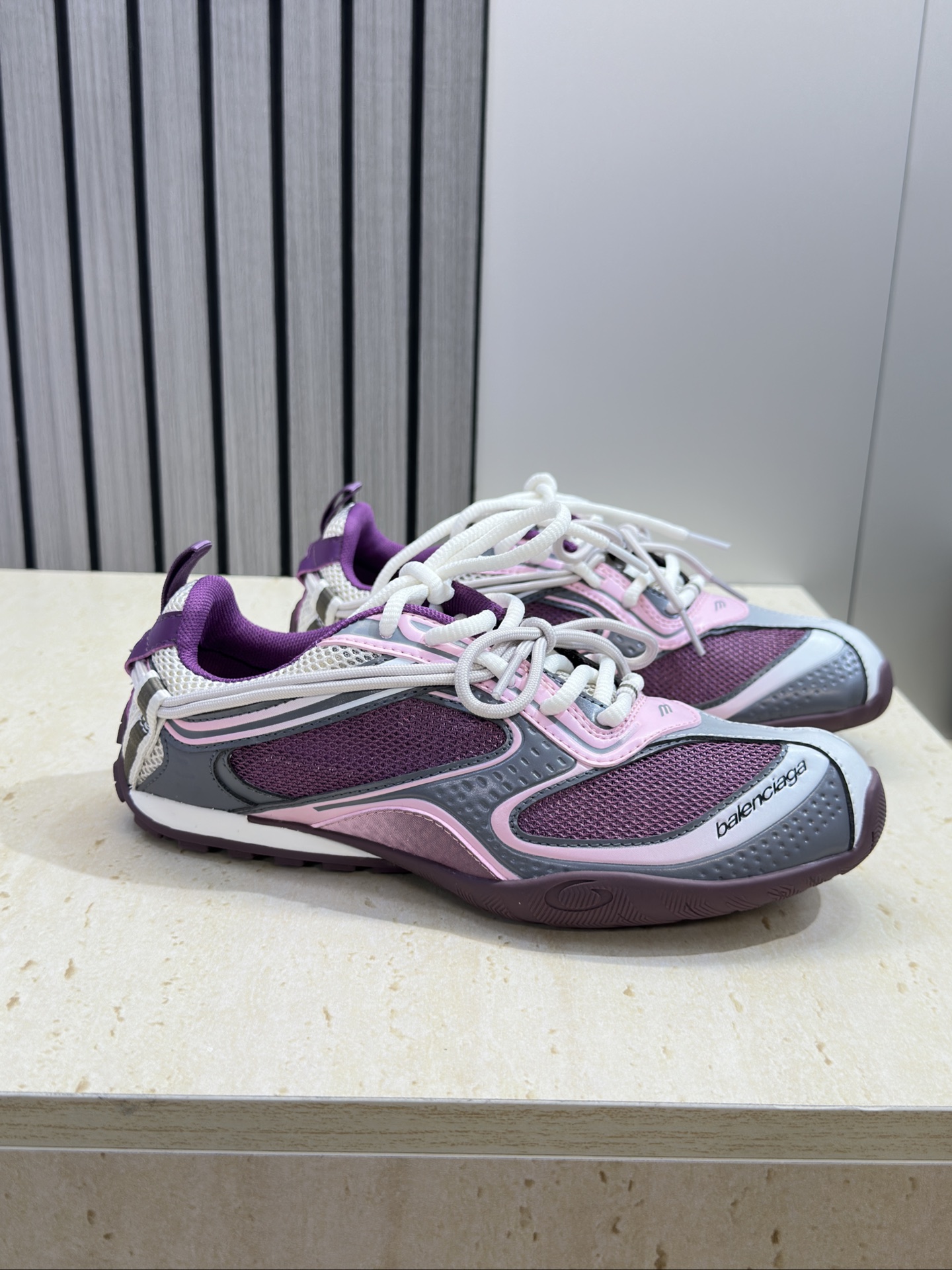 BALENCIAGA 2026春夏情侣款拼色棒球休闲阿甘跑步鞋 巴黎世家字母logo复古平底圆头系带网球 BALENCIAGA 2026春夏情侣款拼色棒球休闲阿甘跑步鞋 巴黎世家字母logo复古平底圆头系带网球