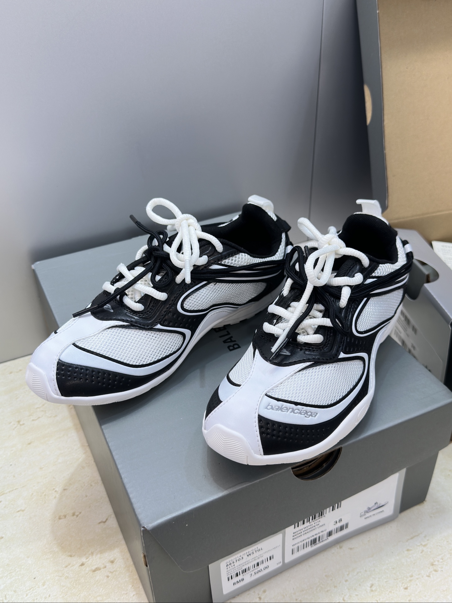 BALENCIAGA 2026春夏情侣款拼色棒球休闲阿甘跑步鞋 巴黎世家字母logo复古平底圆头系带网球 BALENCIAGA 2026春夏情侣款拼色棒球休闲阿甘跑步鞋 巴黎世家字母logo复古平底圆头系带网球