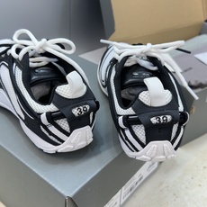 BALENCIAGA 2026春夏情侣款拼色棒球休闲阿甘跑步鞋 巴黎世家字母logo复古平底圆头系带网球 BALENCIAGA 2026春夏情侣款拼色棒球休闲阿甘跑步鞋 巴黎世家字母logo复古平底圆头系带网球