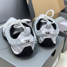 BALENCIAGA 2026春夏情侣款拼色棒球休闲阿甘跑步鞋 巴黎世家字母logo复古平底圆头系带网球 BALENCIAGA 2026春夏情侣款拼色棒球休闲阿甘跑步鞋 巴黎世家字母logo复古平底圆头系带网球