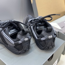 BALENCIAGA 2026春夏情侣款拼色棒球休闲阿甘跑步鞋 巴黎世家字母logo复古平底圆头系带网球 BALENCIAGA 2026春夏情侣款拼色棒球休闲阿甘跑步鞋 巴黎世家字母logo复古平底圆头系带网球