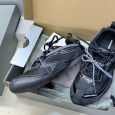 BALENCIAGA 2026春夏情侣款拼色棒球休闲阿甘跑步鞋 巴黎世家字母logo复古平底圆头系带网球 BALENCIAGA 2026春夏情侣款拼色棒球休闲阿甘跑步鞋 巴黎世家字母logo复古平底圆头系带网球