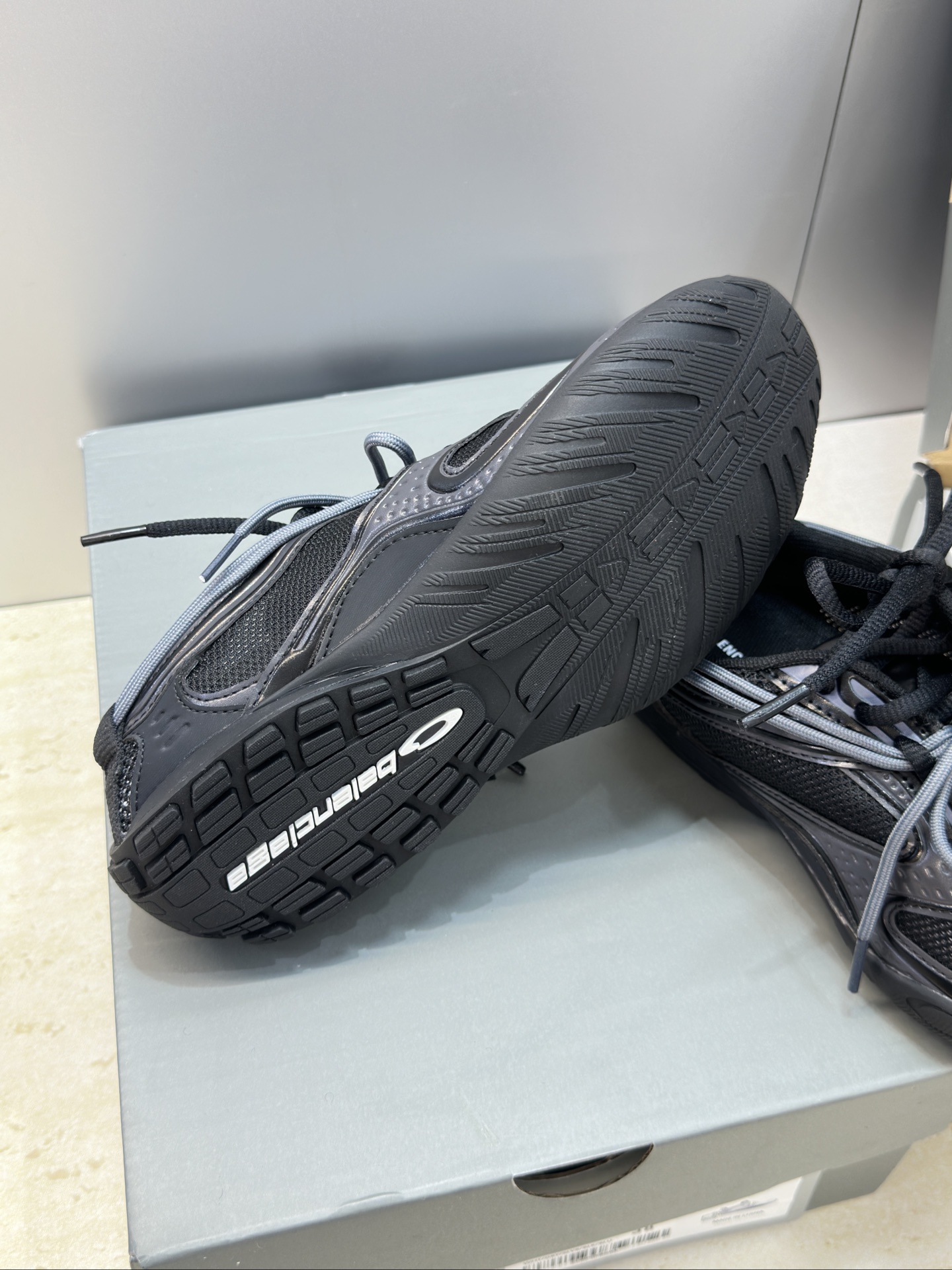 BALENCIAGA 2026春夏情侣款拼色棒球休闲阿甘跑步鞋 巴黎世家字母logo复古平底圆头系带网球 BALENCIAGA 2026春夏情侣款拼色棒球休闲阿甘跑步鞋 巴黎世家字母logo复古平底圆头系带网球
